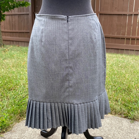 Skirt with pleated bottom - Picture 2 of 3